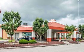 Quality Inn & Suites Kansas City i-435n Near Sports Complex